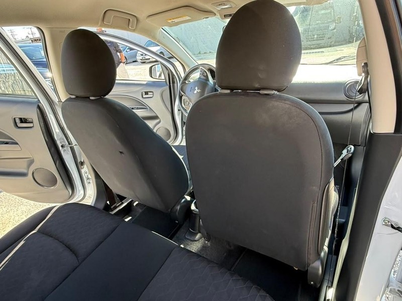 Mitsubishi Mirage Vehicle Full-screen Gallery Image 18