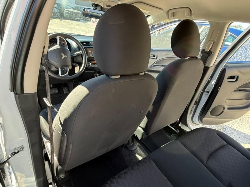 Mitsubishi Mirage Vehicle Full-screen Gallery Image 19