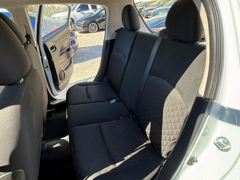 Mitsubishi Mirage Vehicle Full-screen Gallery Image 20
