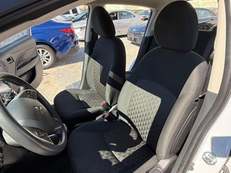 Mitsubishi Mirage Vehicle Full-screen Gallery Image 22