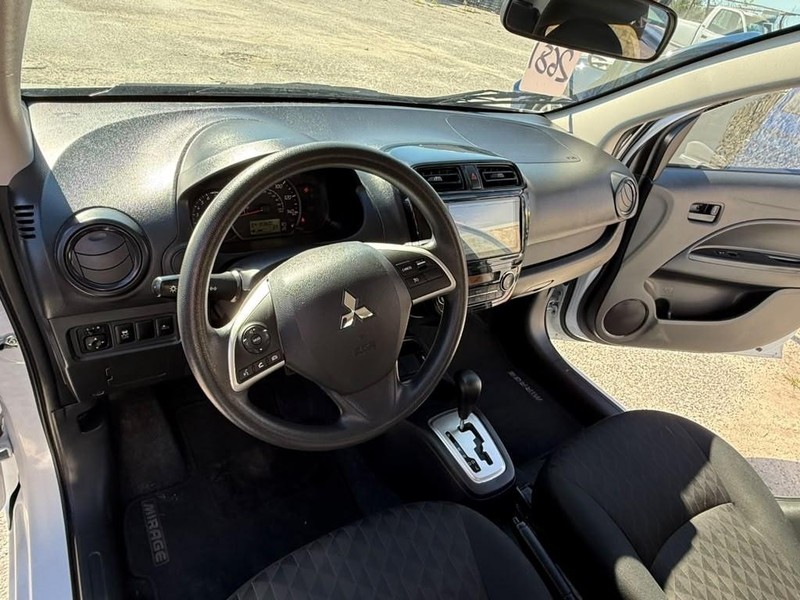 Mitsubishi Mirage Vehicle Full-screen Gallery Image 23
