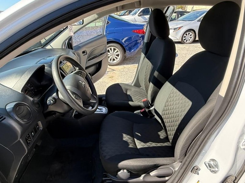 Mitsubishi Mirage Vehicle Full-screen Gallery Image 24