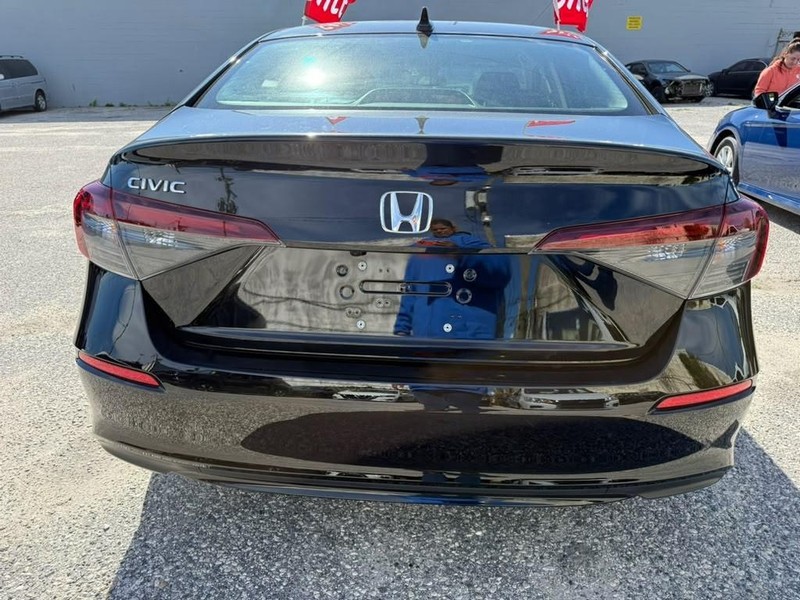 Honda Civic Sedan Vehicle Full-screen Gallery Image 8