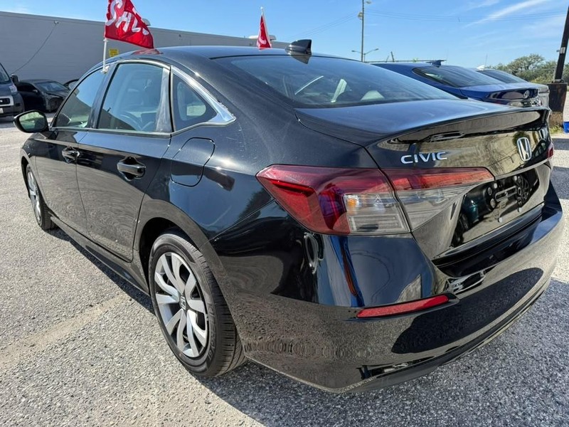 Honda Civic Sedan Vehicle Full-screen Gallery Image 9