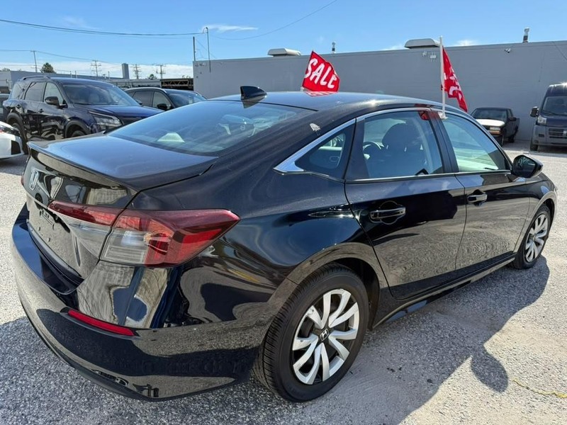 Honda Civic Sedan Vehicle Full-screen Gallery Image 10