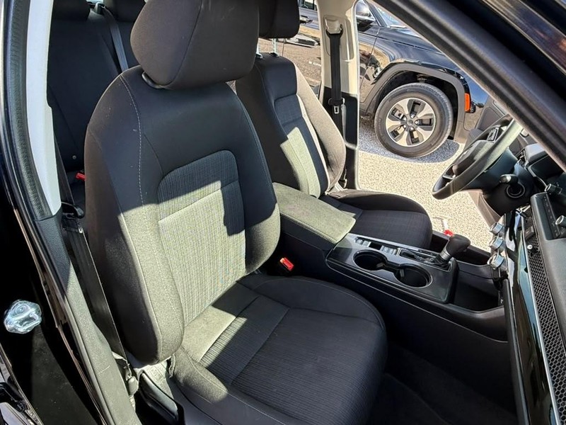 Honda Civic Sedan Vehicle Full-screen Gallery Image 12