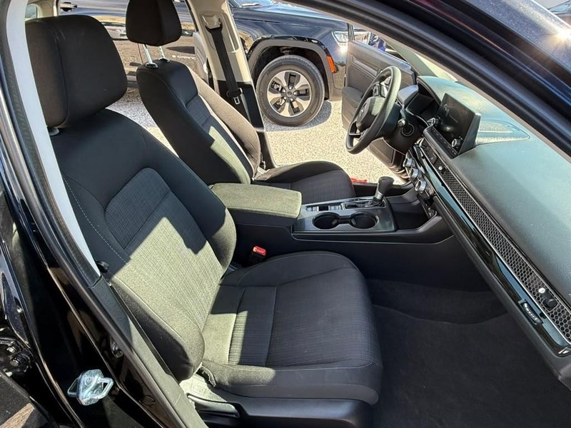 Honda Civic Sedan Vehicle Full-screen Gallery Image 16