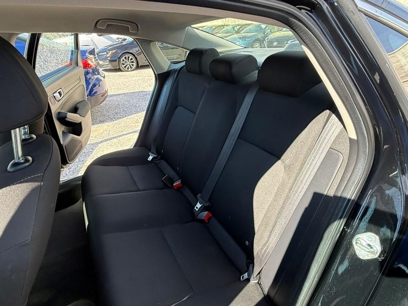 Honda Civic Sedan Vehicle Full-screen Gallery Image 18