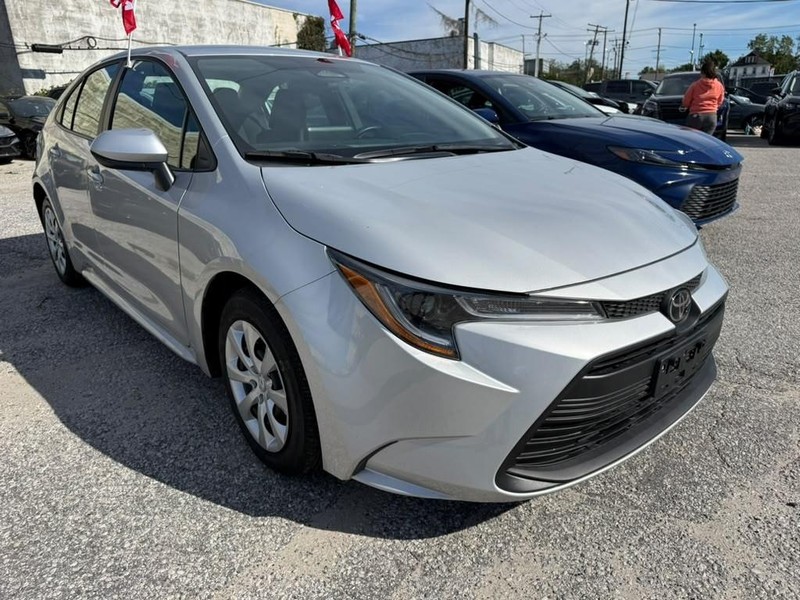 Toyota Corolla Vehicle Full-screen Gallery Image 3
