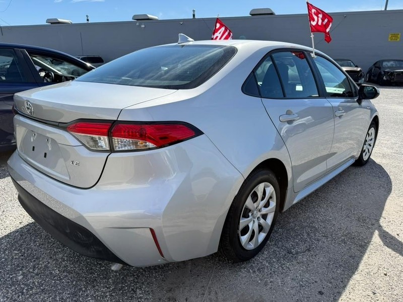 Toyota Corolla Vehicle Full-screen Gallery Image 5