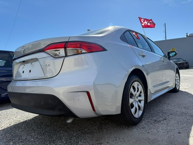 Toyota Corolla Vehicle Full-screen Gallery Image 6