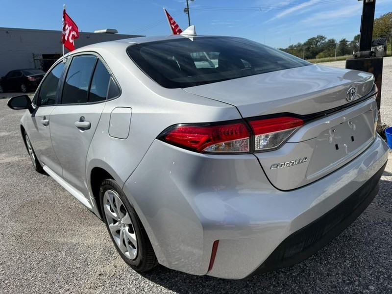 Toyota Corolla Vehicle Full-screen Gallery Image 8