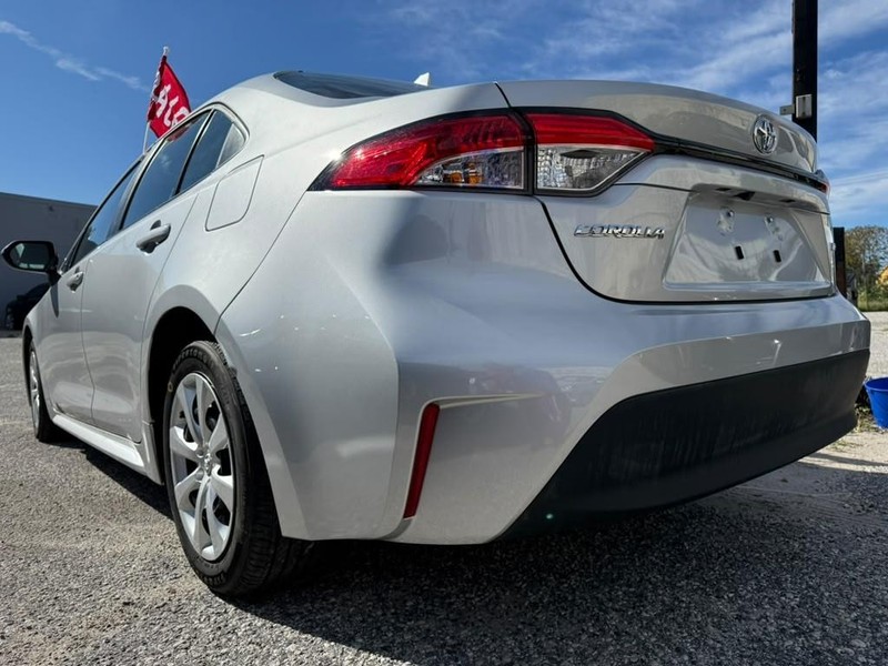 Toyota Corolla Vehicle Full-screen Gallery Image 9