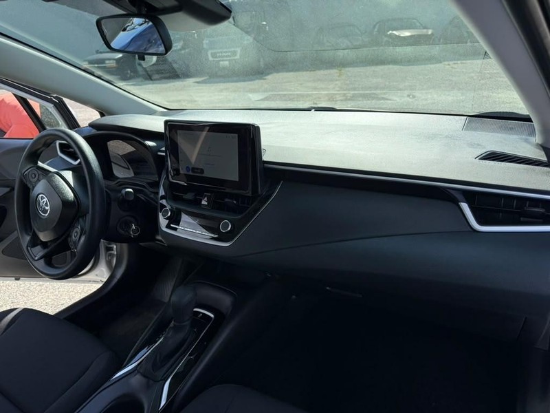 Toyota Corolla Vehicle Full-screen Gallery Image 10