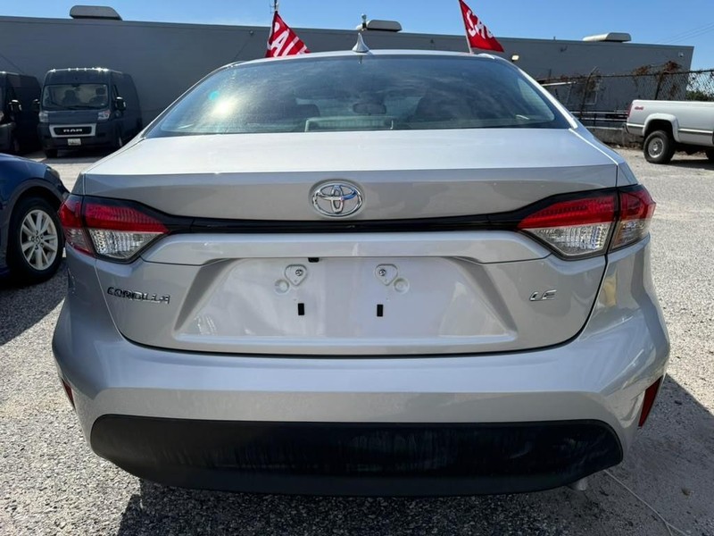 Toyota Corolla Vehicle Full-screen Gallery Image 11