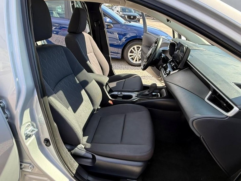 Toyota Corolla Vehicle Full-screen Gallery Image 12