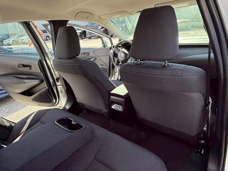 Toyota Corolla Vehicle Full-screen Gallery Image 13