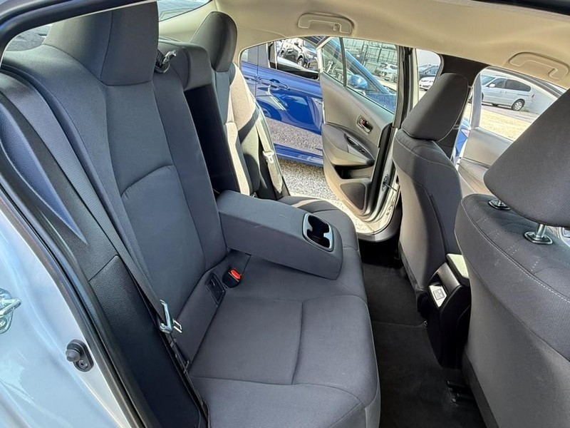 Toyota Corolla Vehicle Full-screen Gallery Image 14
