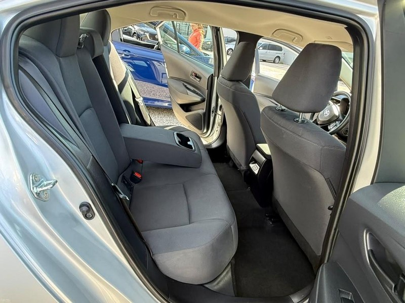 Toyota Corolla Vehicle Full-screen Gallery Image 15