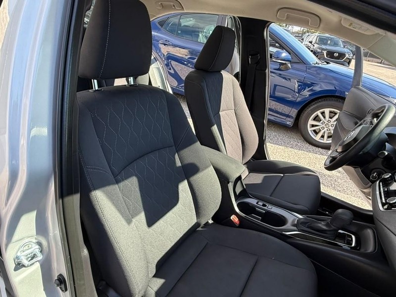 Toyota Corolla Vehicle Full-screen Gallery Image 16