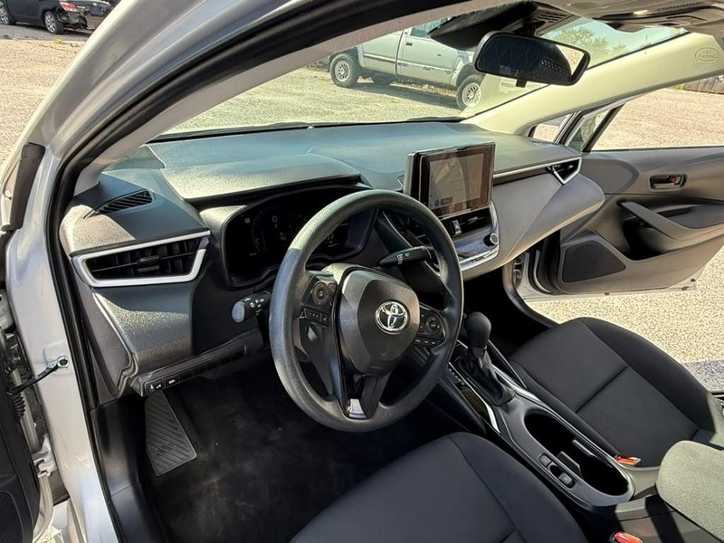 Toyota Corolla Vehicle Full-screen Gallery Image 19