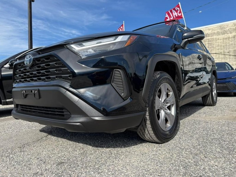Toyota RAV4 Vehicle Full-screen Gallery Image 3