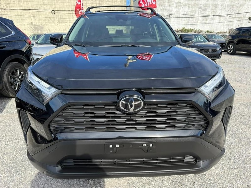 Toyota RAV4 Vehicle Full-screen Gallery Image 4