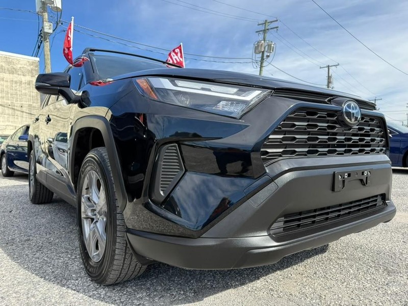 Toyota RAV4 Vehicle Full-screen Gallery Image 5
