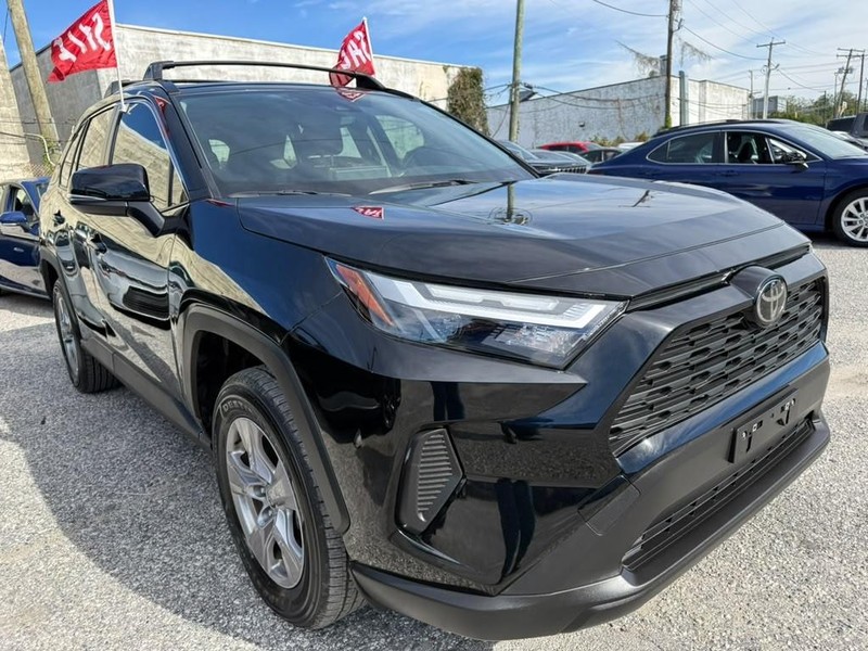 Toyota RAV4 Vehicle Full-screen Gallery Image 7