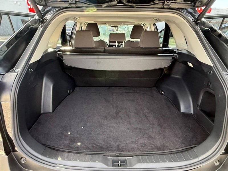 Toyota RAV4 Vehicle Full-screen Gallery Image 17