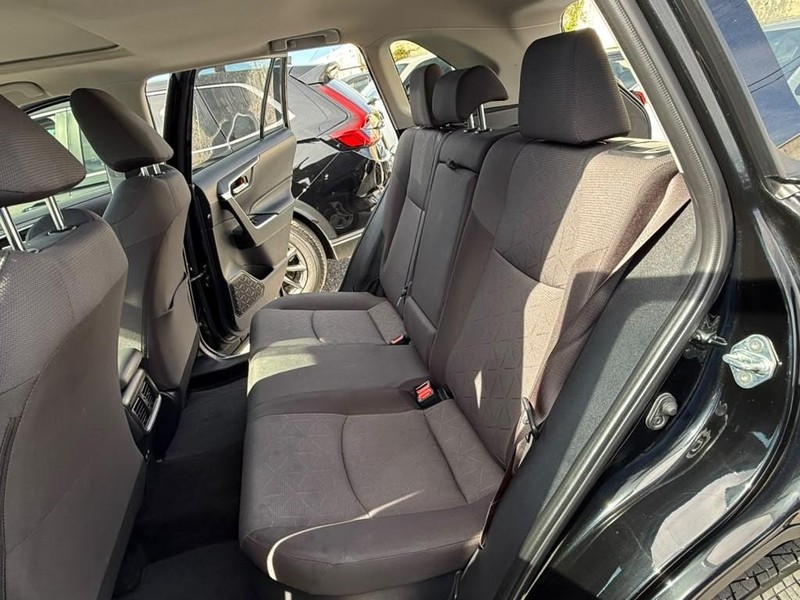 Toyota RAV4 Vehicle Full-screen Gallery Image 22