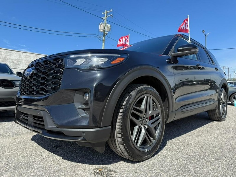 Ford Explorer Vehicle Full-screen Gallery Image 4