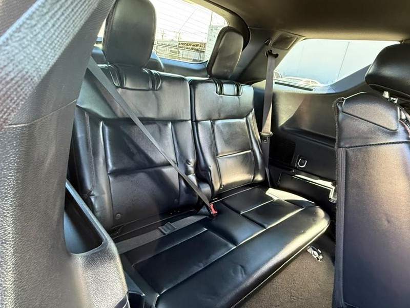 Ford Explorer Vehicle Full-screen Gallery Image 18