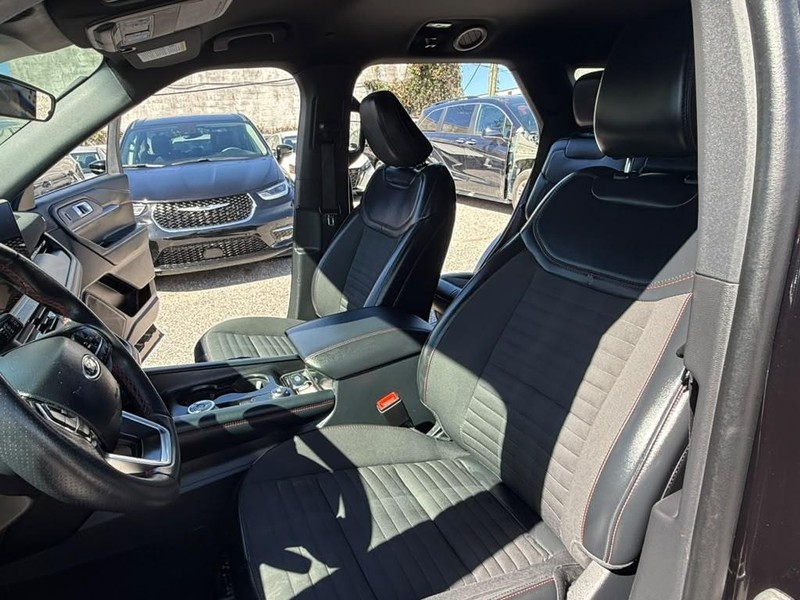 Ford Explorer Vehicle Full-screen Gallery Image 21