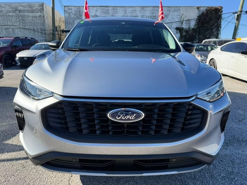 Ford Escape Vehicle Full-screen Gallery Image 2
