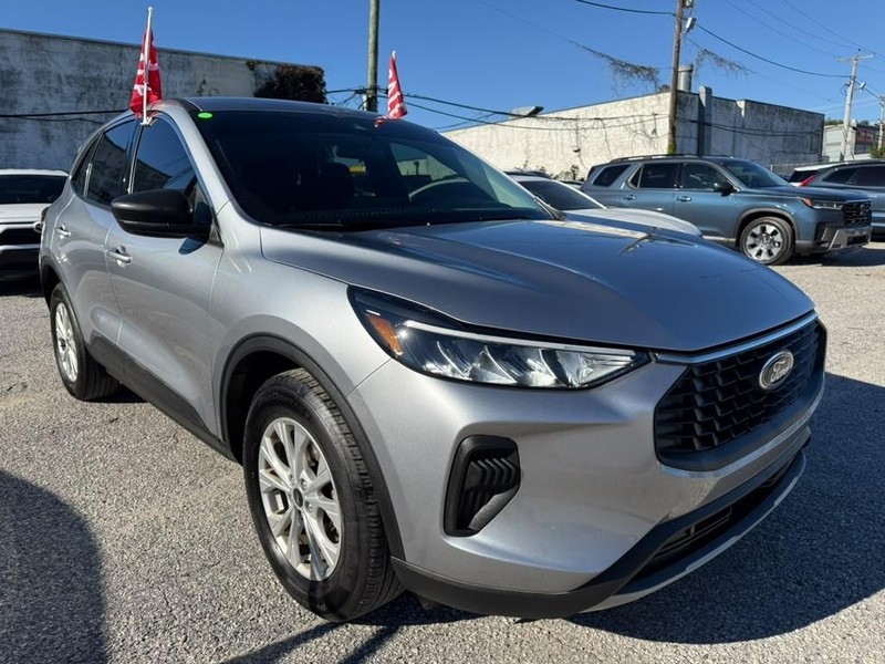 Ford Escape Vehicle Full-screen Gallery Image 4