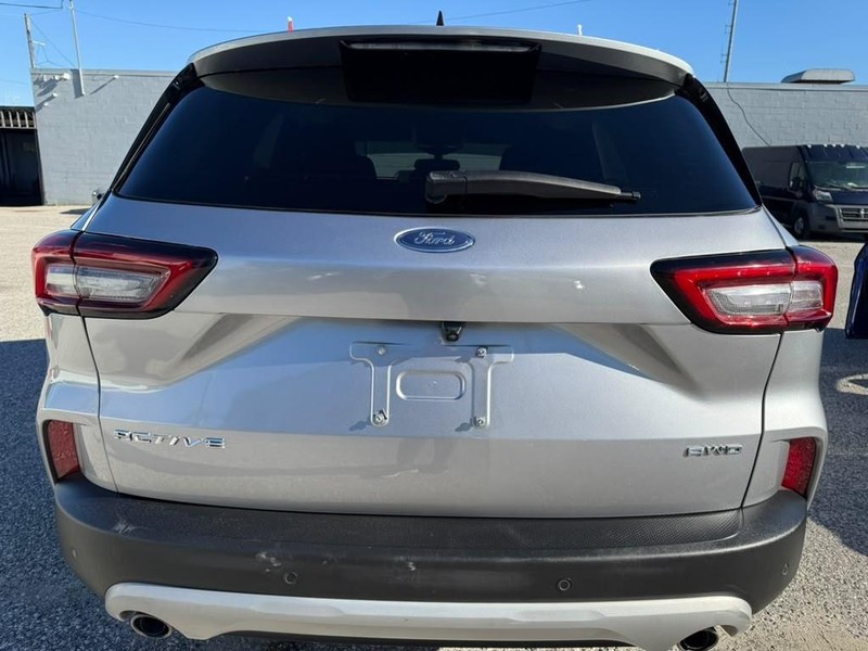 Ford Escape Vehicle Full-screen Gallery Image 6