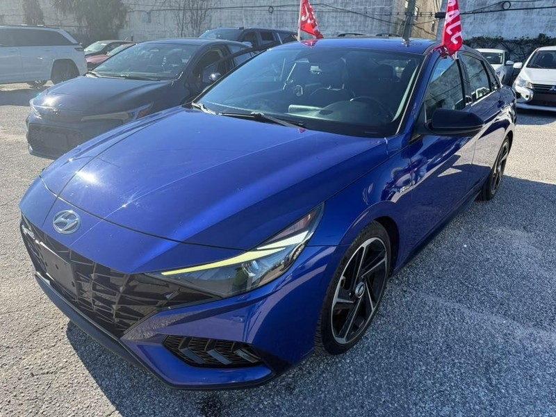 Hyundai Elantra Vehicle Full-screen Gallery Image 2