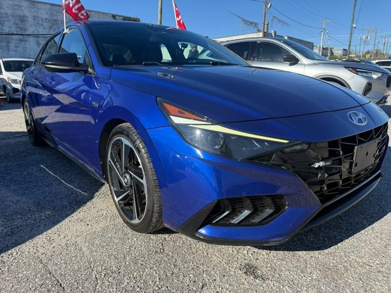 Hyundai Elantra Vehicle Full-screen Gallery Image 3