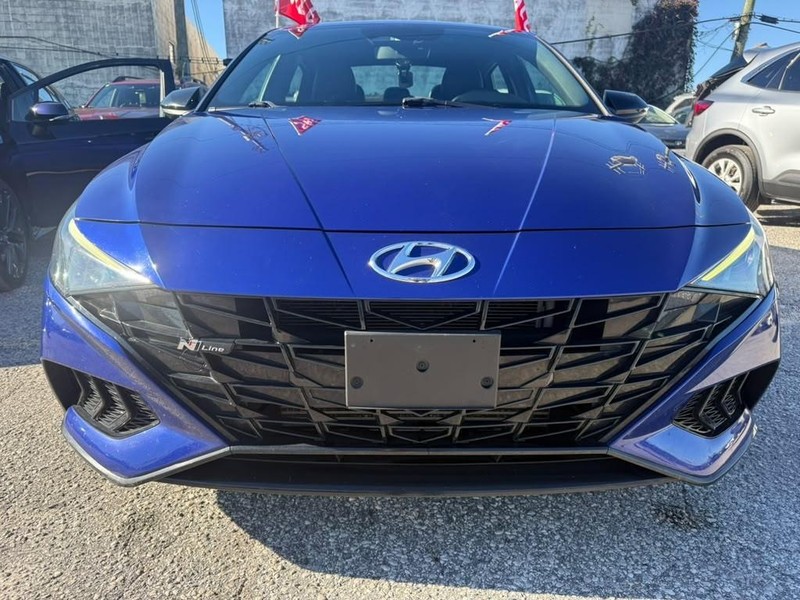 Hyundai Elantra Vehicle Full-screen Gallery Image 6