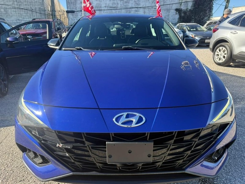 Hyundai Elantra Vehicle Full-screen Gallery Image 7