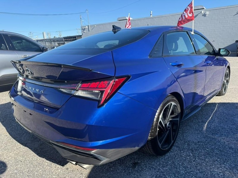 Hyundai Elantra Vehicle Full-screen Gallery Image 8