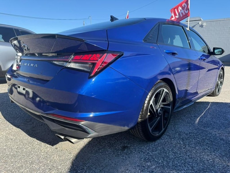 Hyundai Elantra Vehicle Full-screen Gallery Image 9