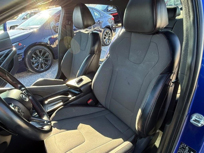 Hyundai Elantra Vehicle Full-screen Gallery Image 25