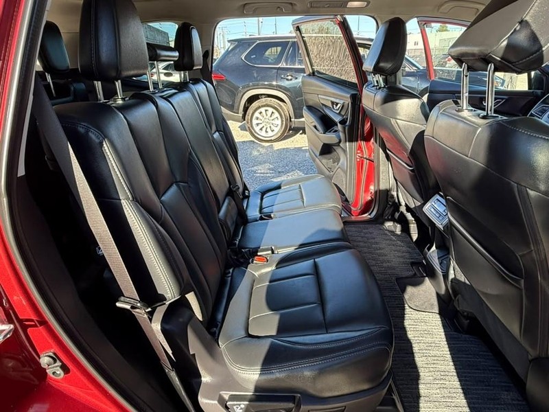 Subaru Ascent Vehicle Full-screen Gallery Image 17