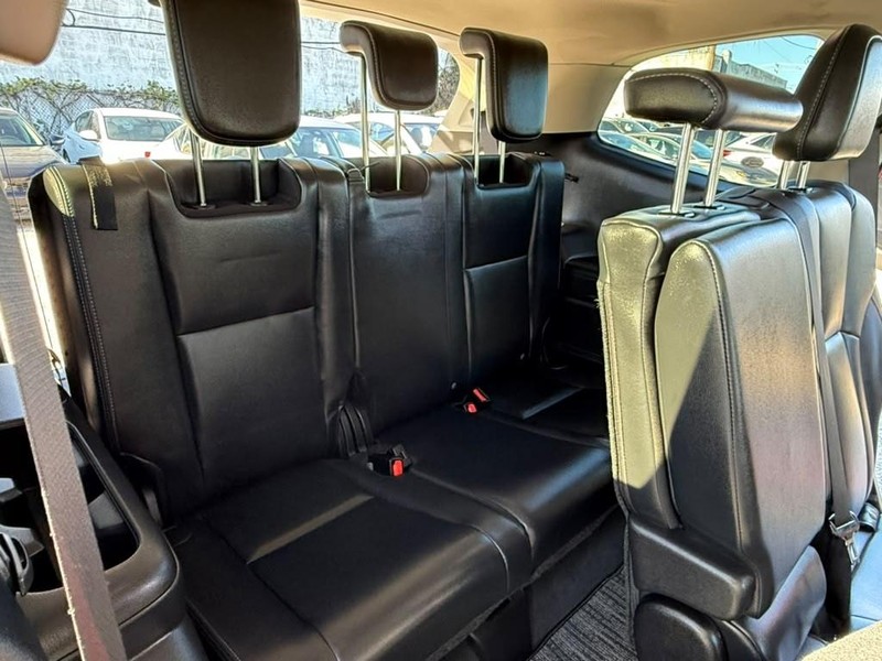 Subaru Ascent Vehicle Full-screen Gallery Image 18