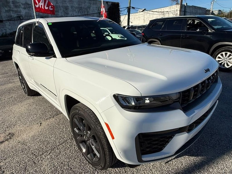 Jeep Grand Cherokee Vehicle Full-screen Gallery Image 5