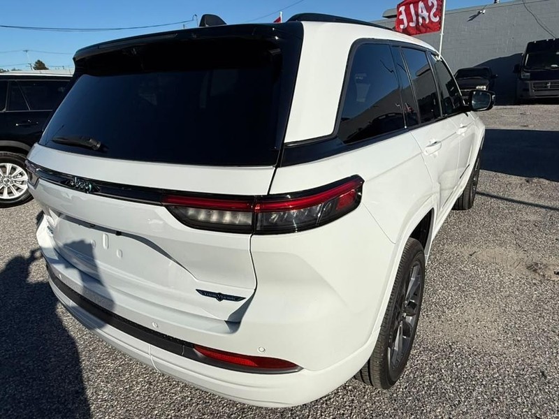 Jeep Grand Cherokee Vehicle Full-screen Gallery Image 7