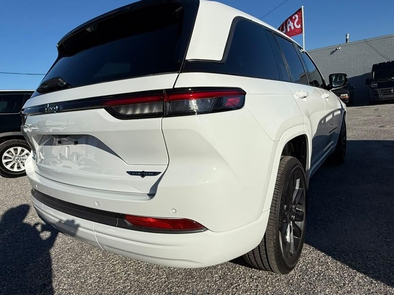 Jeep Grand Cherokee Vehicle Full-screen Gallery Image 8