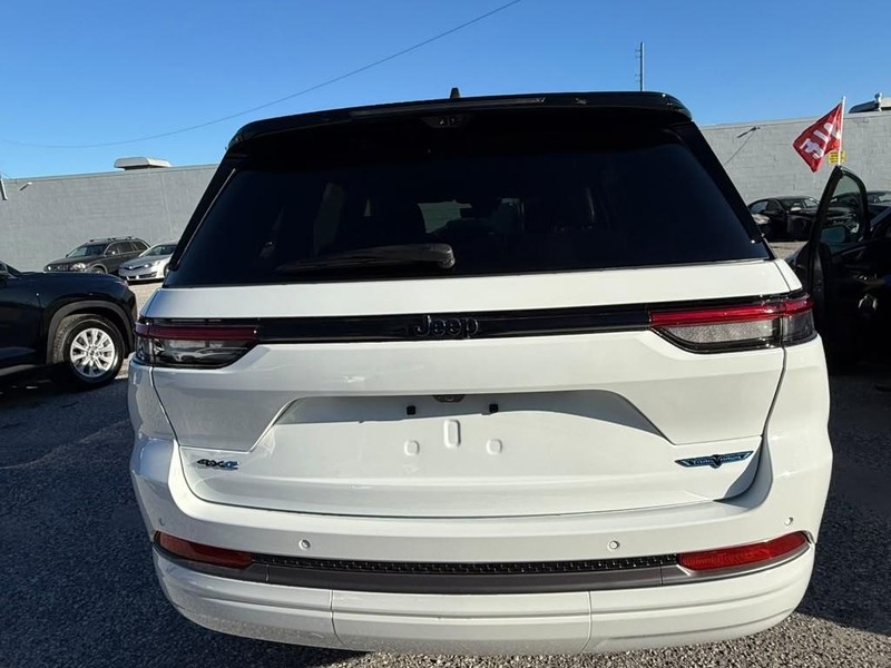 Jeep Grand Cherokee Vehicle Full-screen Gallery Image 9